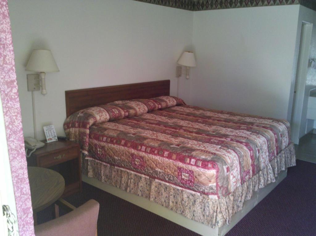 Astro Motel Hutchinson Room photo