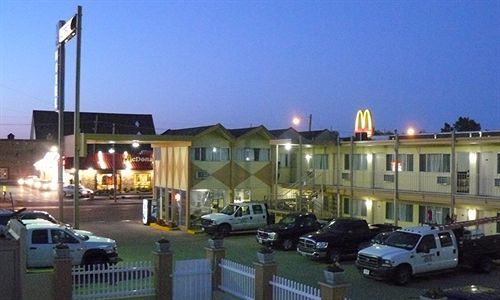 Astro Motel Hutchinson Exterior photo